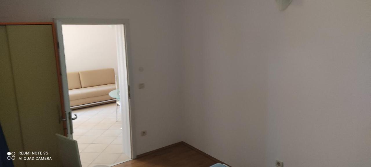 Apartments Sandra Vrsar Exterior photo