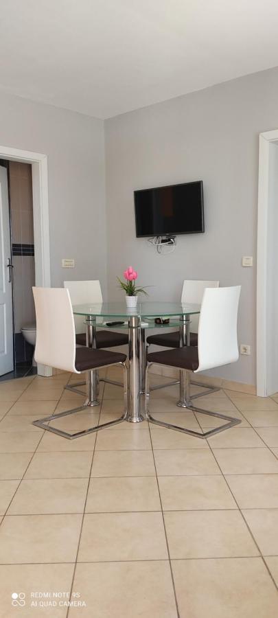 Apartments Sandra Vrsar Exterior photo